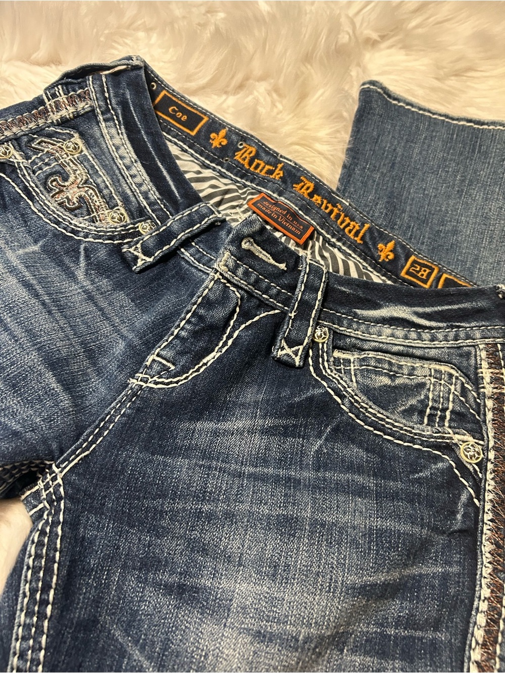 Rock Revival Women’s Blue Faded Skinny Jeans with Embroidered Pockets